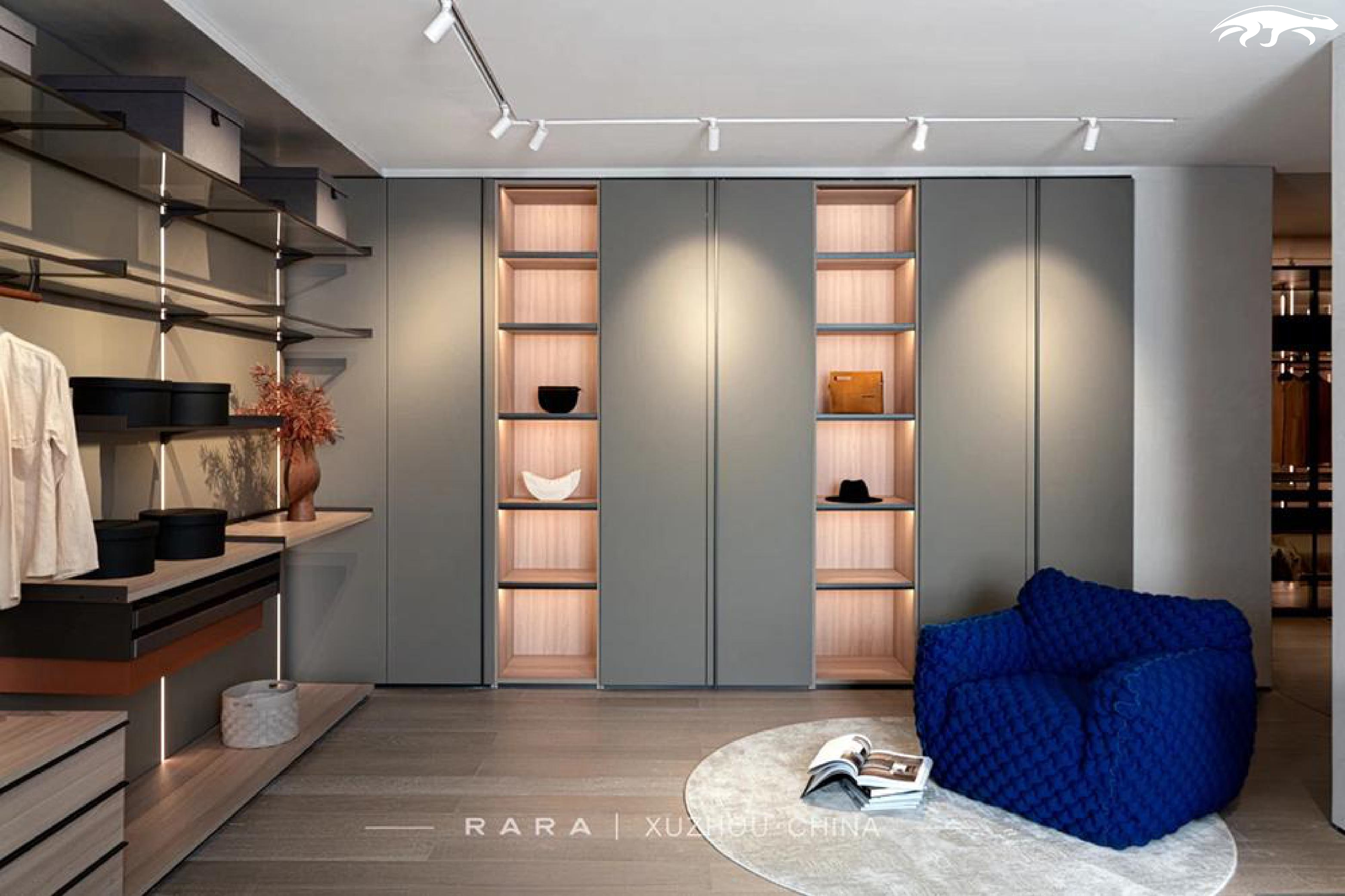 Walk In Closet228